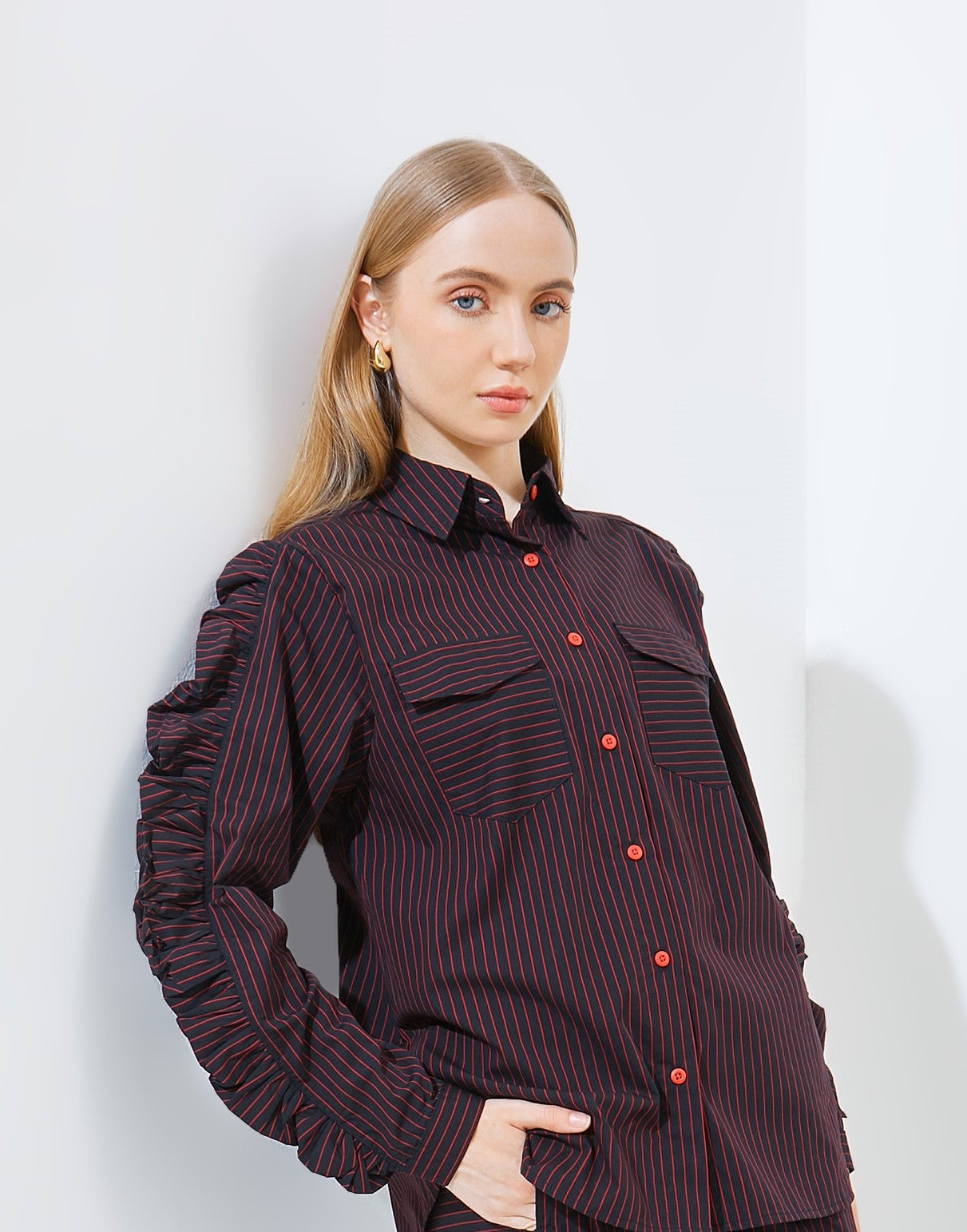 Xenna Set in Black-Red